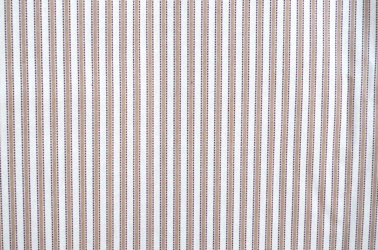 Qulting Cotton - Fat Quarter - Collums White