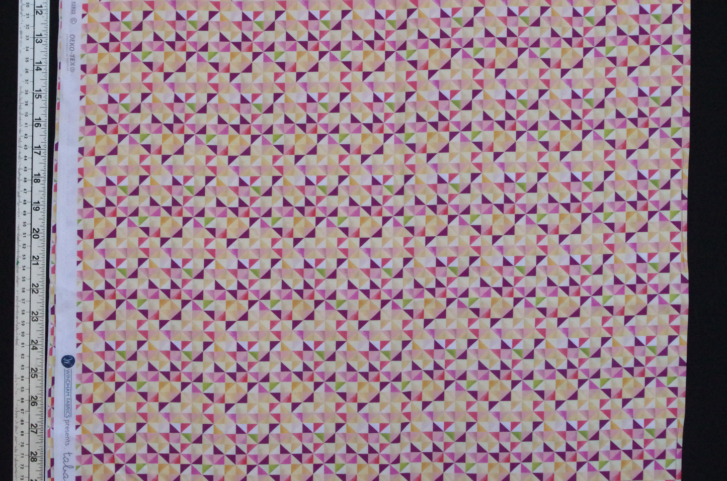 Qulting Cotton - Fat Quarter - Triangles